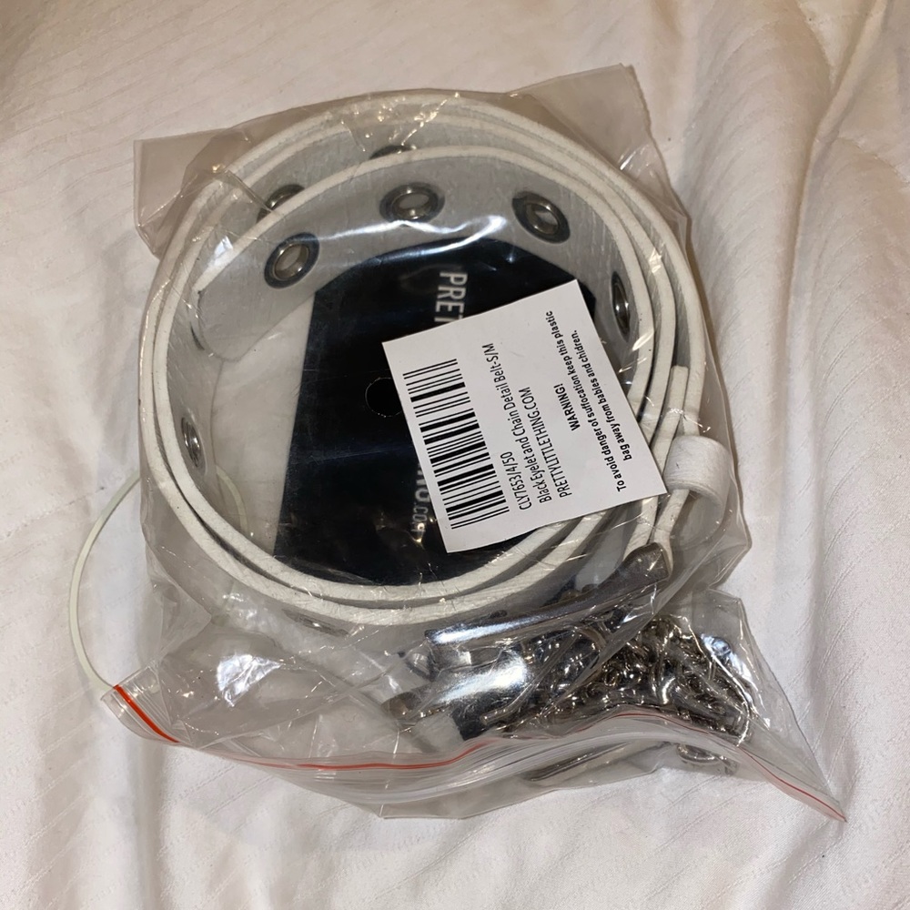 NWT White Eyelet Chain Belt